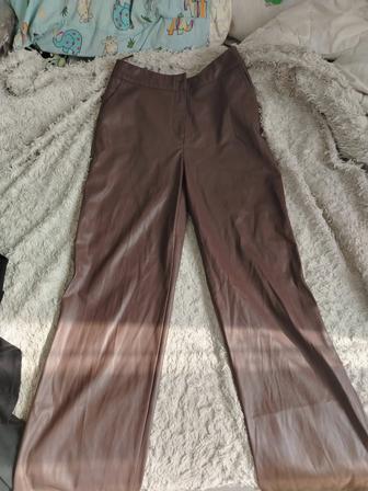 Разгружаю гардероб, отдаю женские вещи брюки, платье, кофточки