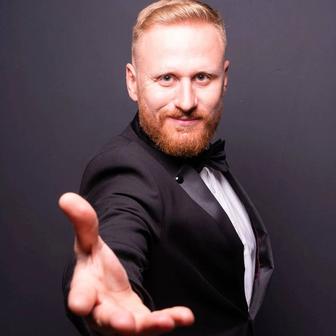 Ведущий на выпускной Платон Лебедев