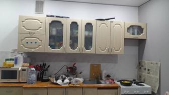 Продам кухонный гарнитур идеальном состояние