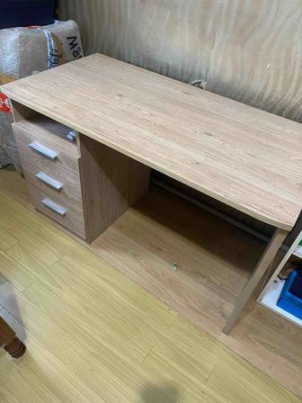 Письменный стол