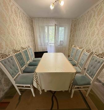 Срочно продается стол со стульями