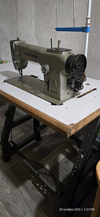 Продам промышленная швейная стачивающая машинка