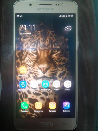 Продам смартфон самсунг j5