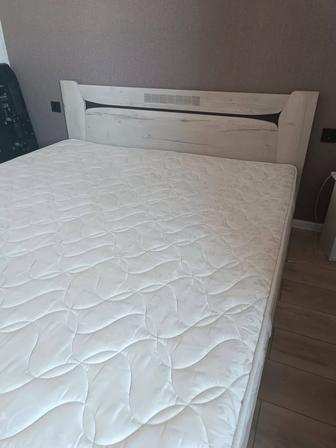 Срочно продам кровать с матрасом