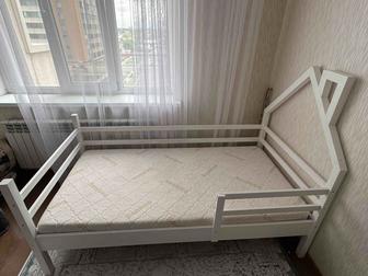 Продам кровать домик