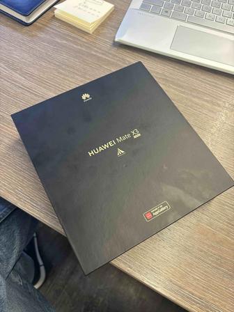 Телефон HUAWEI Mate X3