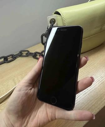 Продам Iphone 8