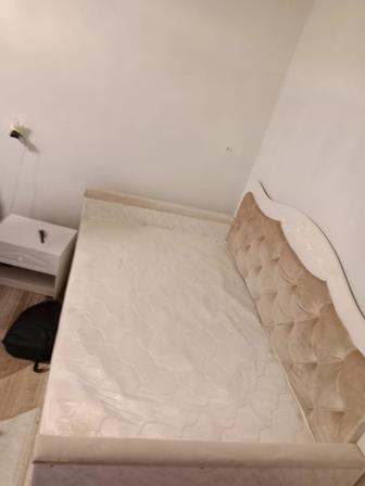 Кровать