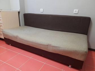 Отдам диван и стол