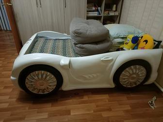 Продам кровать детская в виде машинки
