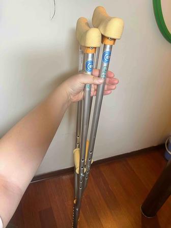 Продам костыли( подмышечные )