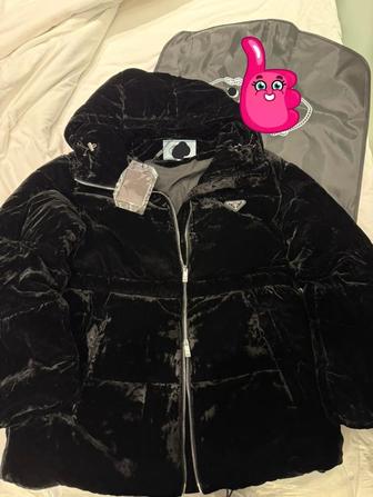 Продам шикарную зимнюю куртку на натуральном пуху