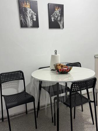 Стол и стулья