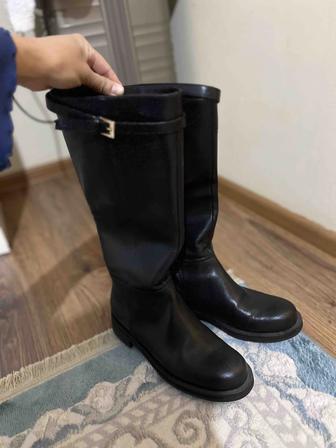 Продам женские сапоги