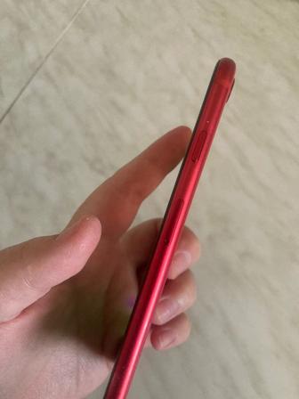 Продается IPhone SE красный
