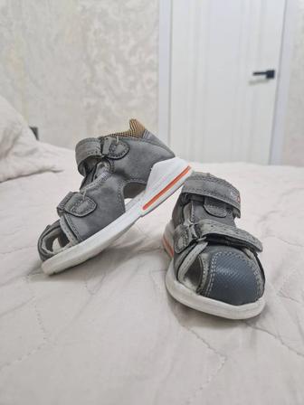 Продам сандалии