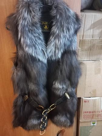Жилет женский из натуральной чернобурки