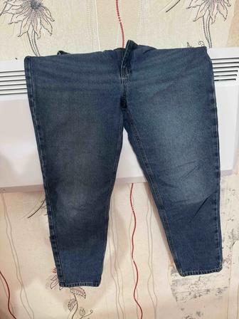 Женские джинсы мом