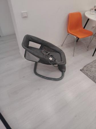 Продам шезлонг качалку