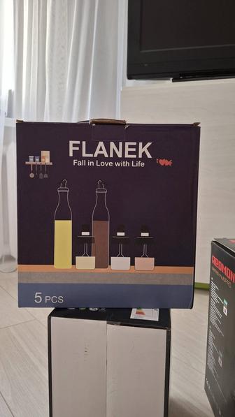 Продам Flanek стекло, 2 бутылки для жидкости и 3 баночки для специй.