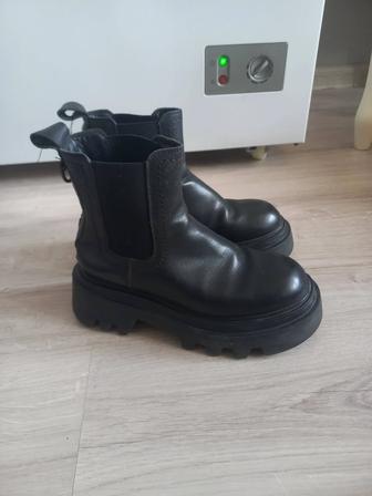 Продам осенние сапоги