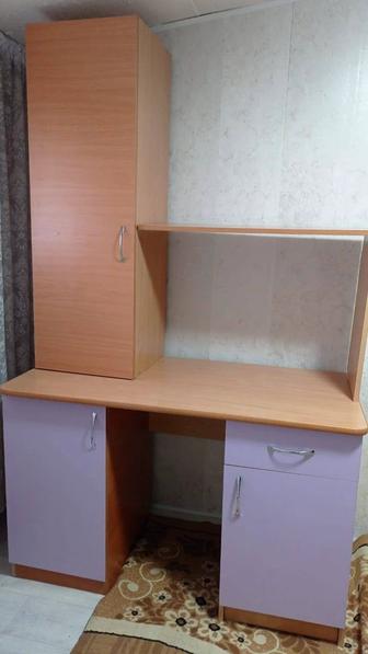Компьютерный стол и шкаф
