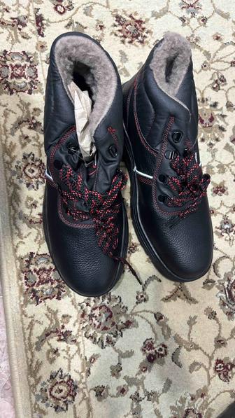 Продам зимнюю спецобувь