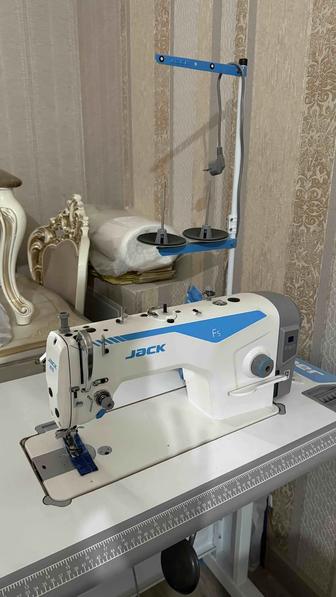 Машинка швейная