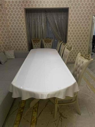 Обеденный большой стол