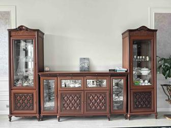 Продаю мебель для гостиной , чистое дерево , смотрится очень богато