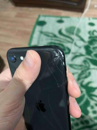 Продам iPhone SE 2020