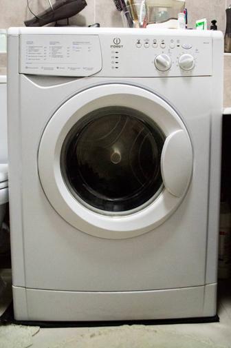 Продам стиральную машину Indesit WISL102