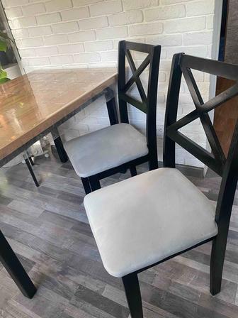 Кухонный стол со стульями