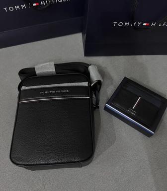 Барсетка от бренда Tommy Hilfiger