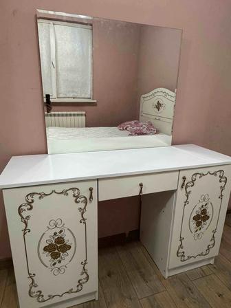 Шкаф трюмо с зеркалом