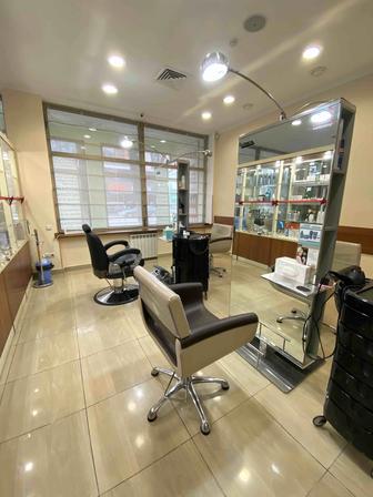 Сдам в аренду кресло парикмахеру или барберу в салоне красоты.