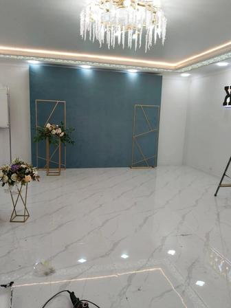 Поклейка обоев и галтелей