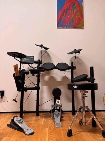 Электронная ударная установка Yamaha DTX452K Black