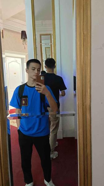 Официант / официантка