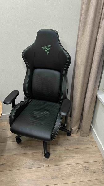 Игровое кресло Razer iskur