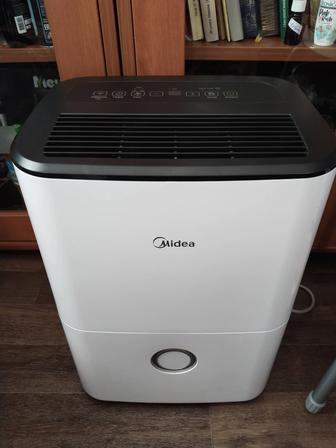 Продам осушитель воздуха Midea