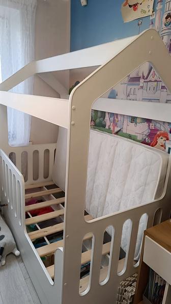 Кровать детская домик