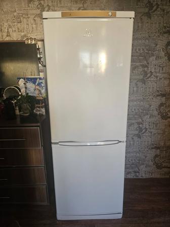 Холодильник Indesit