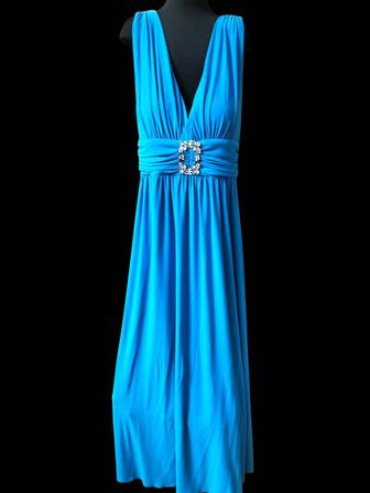 Платья вечерние и повседневные