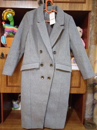 Пальто новое 10000тг,юбка 5000тг