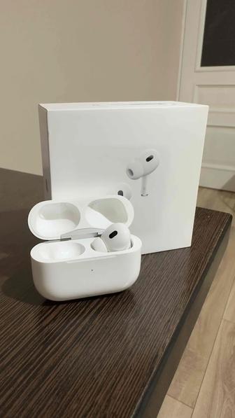 AirPods Pro 2. Правое ухо и Кейс.