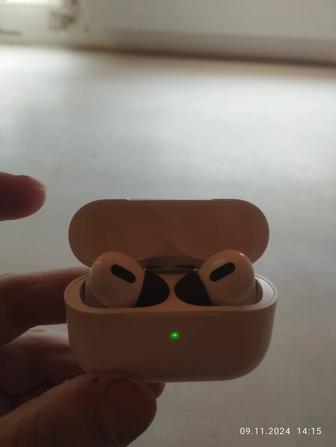 Продам наушники Airpods Pro. Состояние б/у.