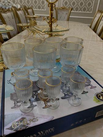 Продаю новый набор фужеров и рюмок 
В наборе
Фужеры -12шт.
Рюмка-12шт