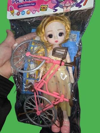 Кукла на велосипеде