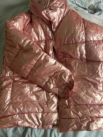 В хорошем состоянии куртка для весны и зимы